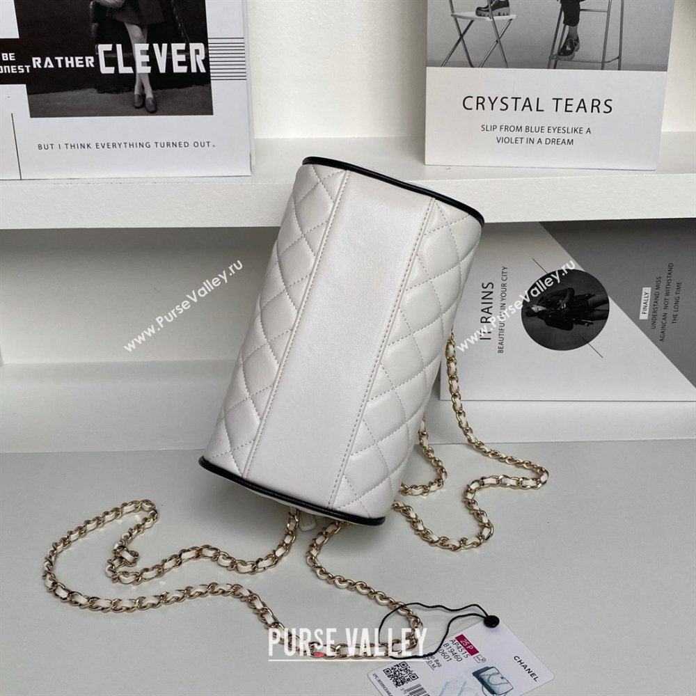 Chanel Lambskin Clutch with Chain AP4515 White/Black 2025 (YEZI-25030716)