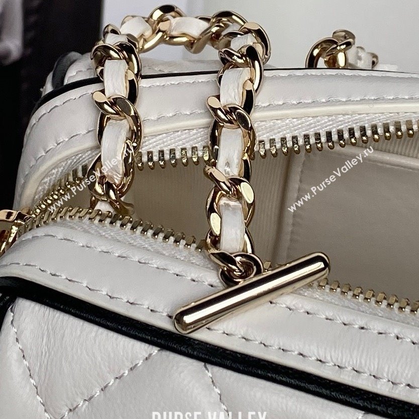 Chanel Lambskin Clutch with Chain AP4515 White/Black 2025 (YEZI-25030716)