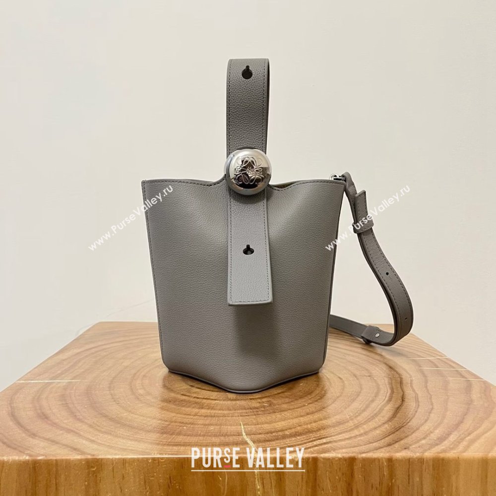 Loewe Mini Pebble Bucket bag in Soft Grained Calfskin Light Grey 2024 Top (KE-24090216)