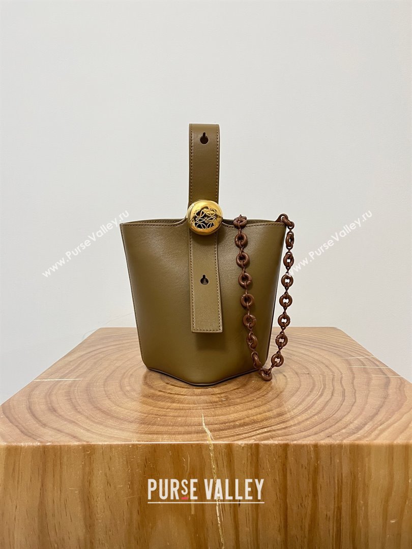 Loewe Mini Pebble Bucket bag in mellow calfskin Oak Brown 2024 Top (KE-24090217)