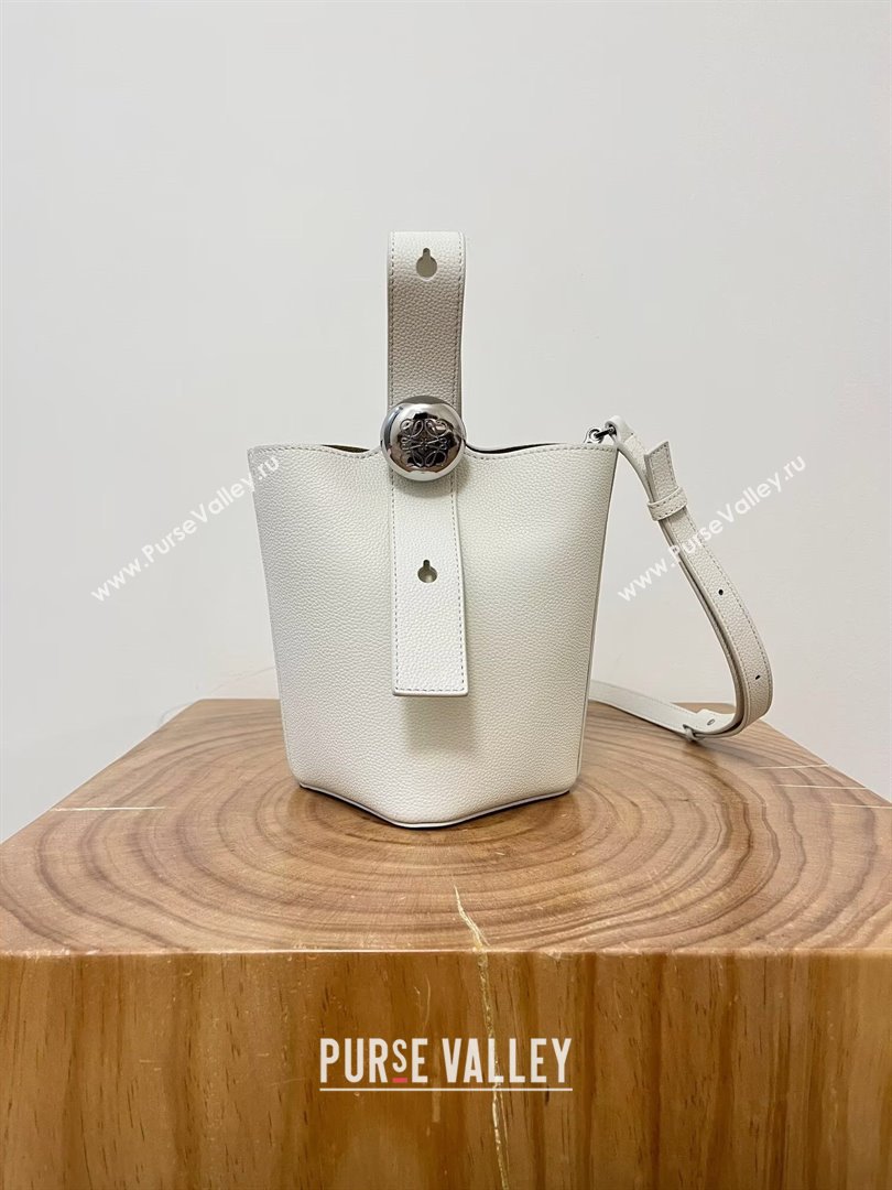 Loewe Mini Pebble Bucket bag in Soft Grained Calfskin 9047 White 2024 Top (KE-24090219)