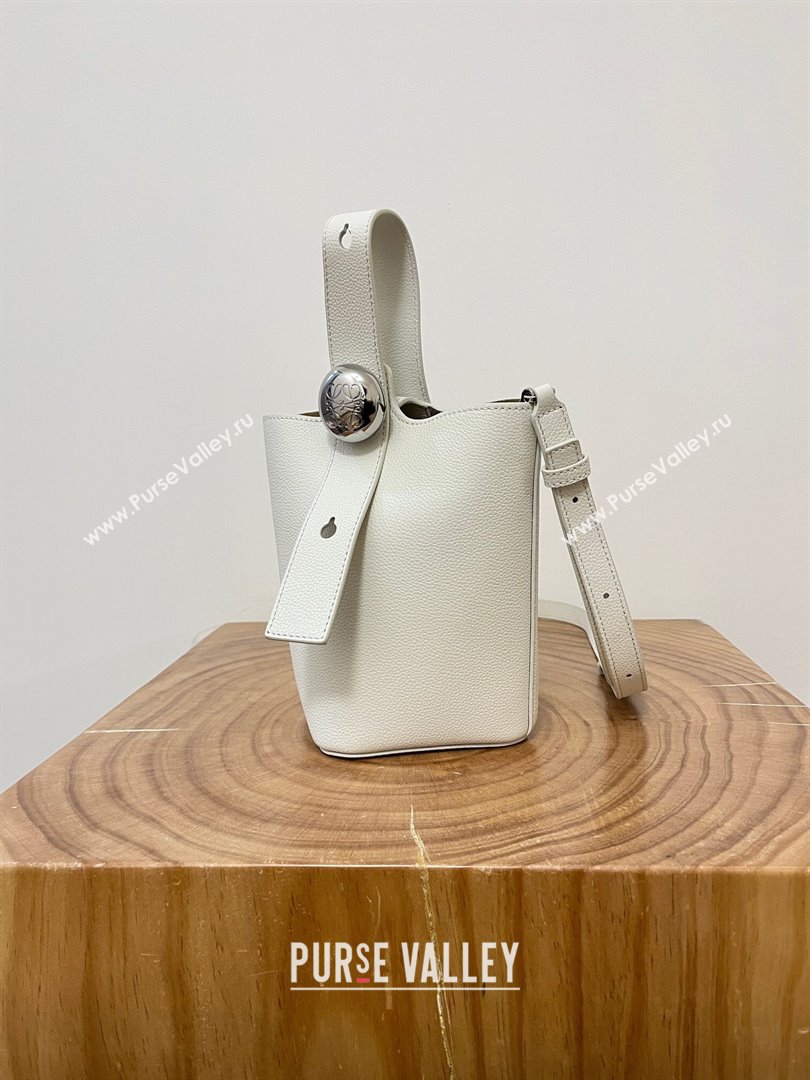 Loewe Mini Pebble Bucket bag in Soft Grained Calfskin 9047 White 2024 Top (KE-24090219)