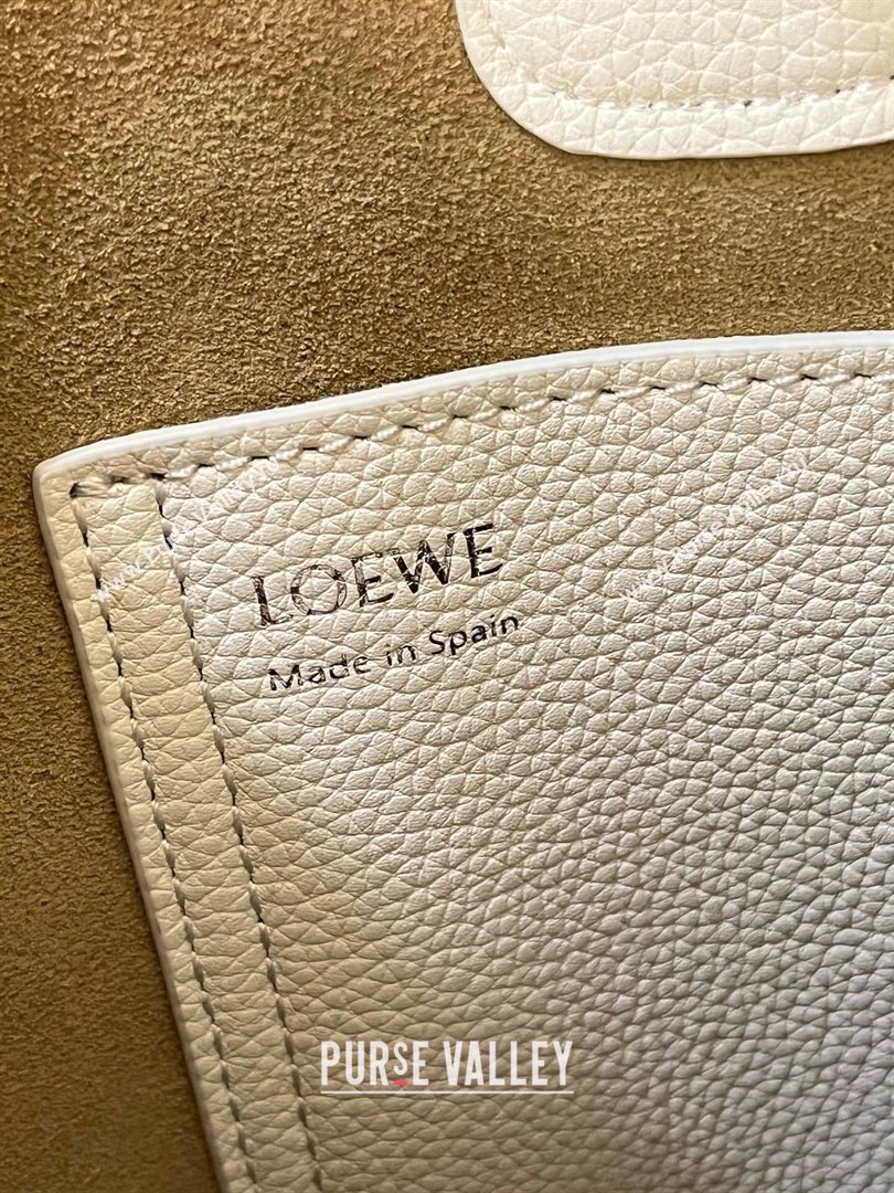 Loewe Mini Pebble Bucket bag in Soft Grained Calfskin 9047 White 2024 Top (KE-24090219)