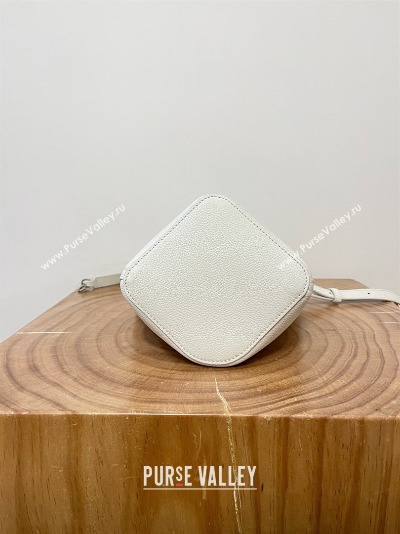 Loewe Mini Pebble Bucket bag in Soft Grained Calfskin 9047 White 2024 Top (KE-24090219)