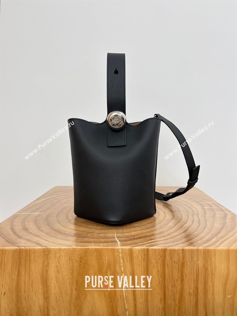 Loewe Mini Pebble Bucket bag in Soft Grained Calfskin 9047 Black 2024 Top (KE-24090220)