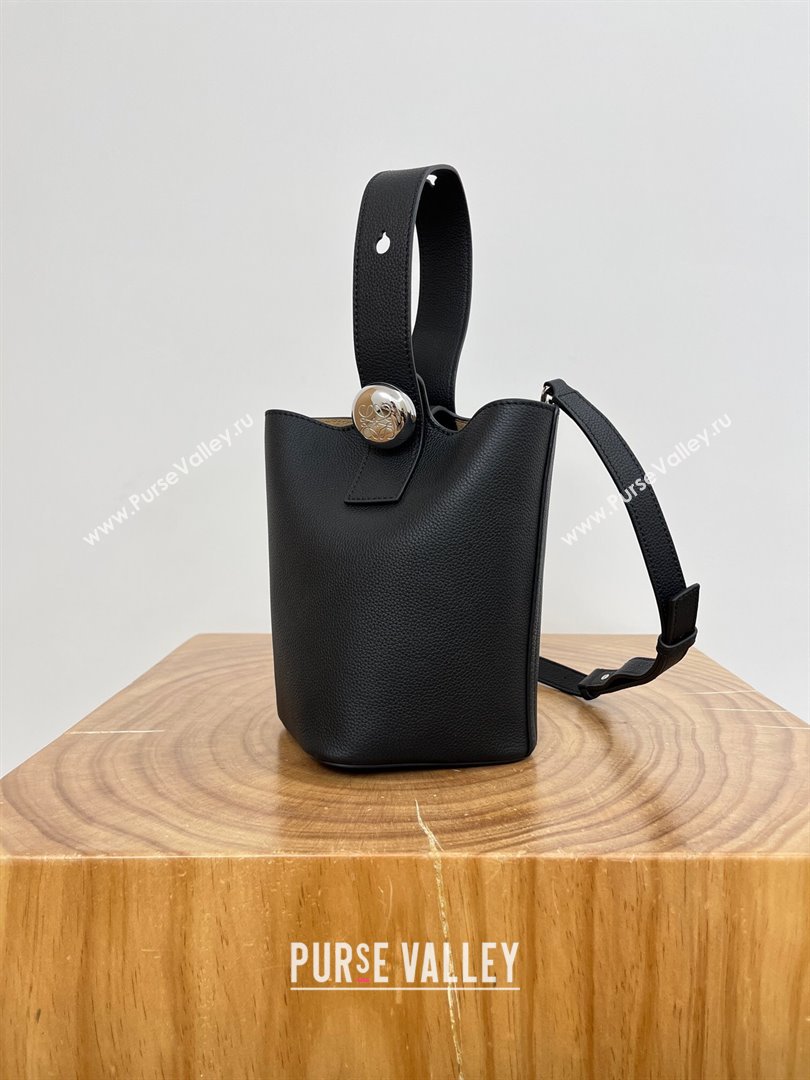 Loewe Mini Pebble Bucket bag in Soft Grained Calfskin 9047 Black 2024 Top (KE-24090220)