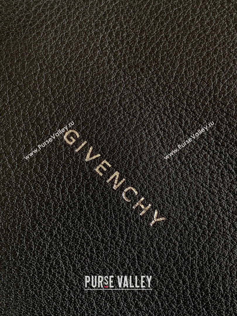 Givenchy Medium Voyou Shoulder Bag in Tumbled Buffalo Leather Black 2024 (YH-24122502 )