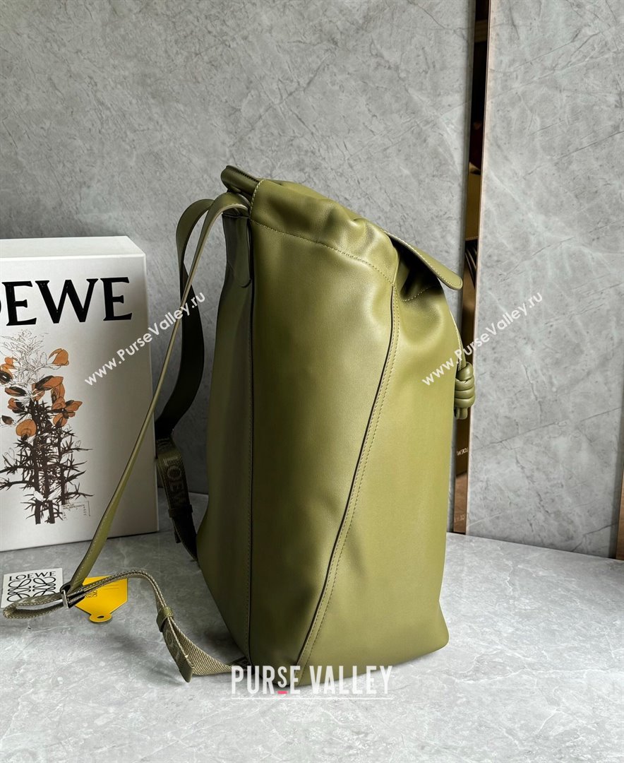 Loewe Flamenco Backpack in Shiny Supple Calfskin Olive 2024 Top Quality (KEKE-24122416)