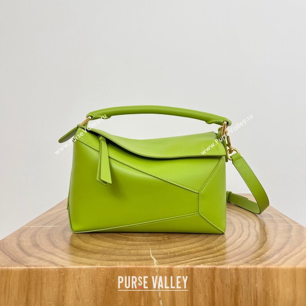 Loewe Small Puzzle Bag in Classic Calfskin 9311 Meadow Green 2024 Top (KE-24090226)