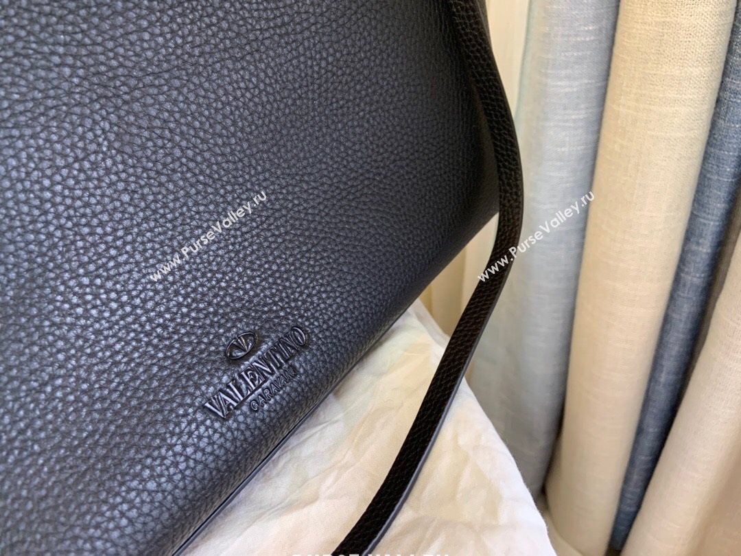 Valentino Large Grainy Calfskin Leather Rockstud Shopping Bag 0071L Black/Gold 2020 (JD-20112748)