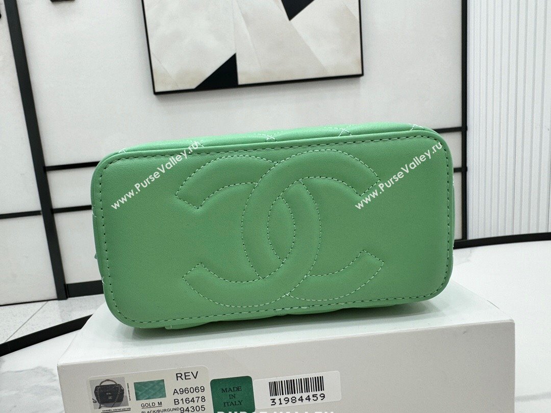 Chanel Lambskin Vanity Case Clutch with Chain A96069 Green 2024 (YEZI-24071109)