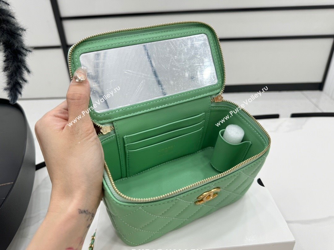 Chanel Lambskin Vanity Case Clutch with Chain A96069 Green 2024 (YEZI-24071109)