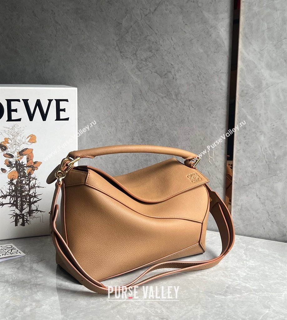 Loewe Puzzle Medium Bag in Litchi-Grained Calfskin Light Brown 2024 3002B (nana-240202069)