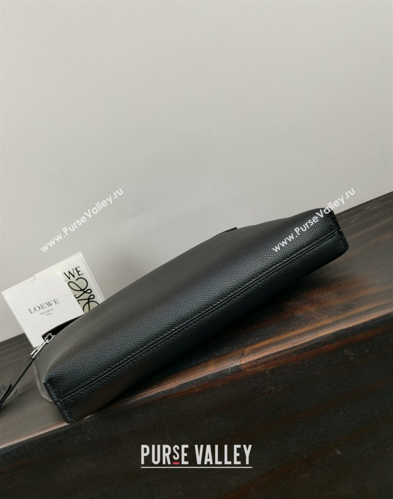 Loewe T Pouch in Grained Calfskin Black/Green 2024 3040 (nana-240314013)