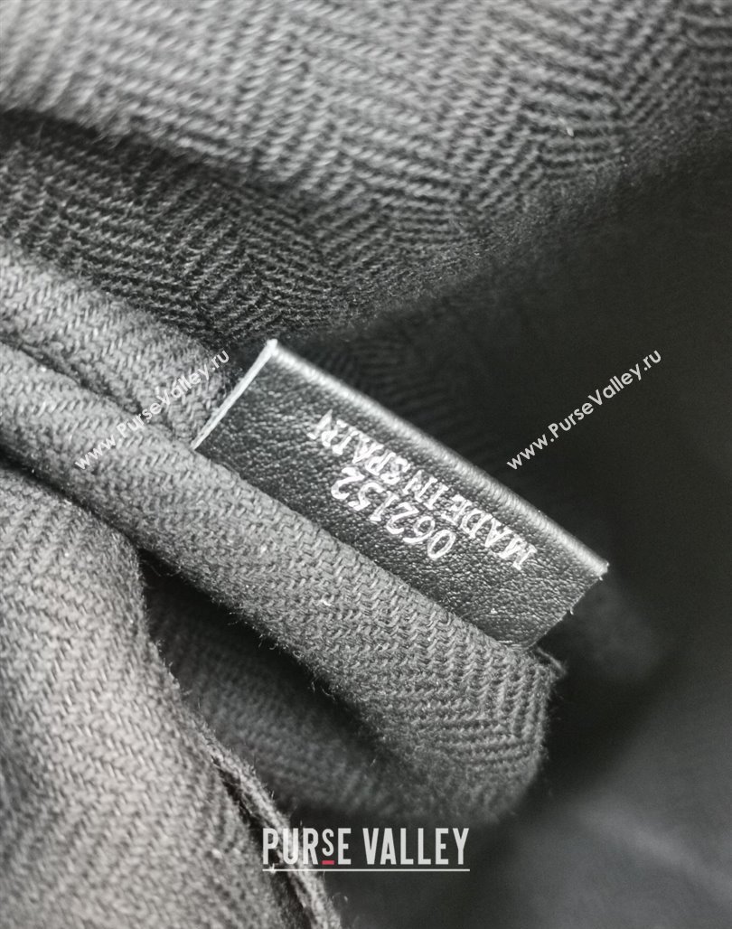 Loewe T Pouch in Grained Calfskin Black/Green 2024 3040 (nana-240314013)