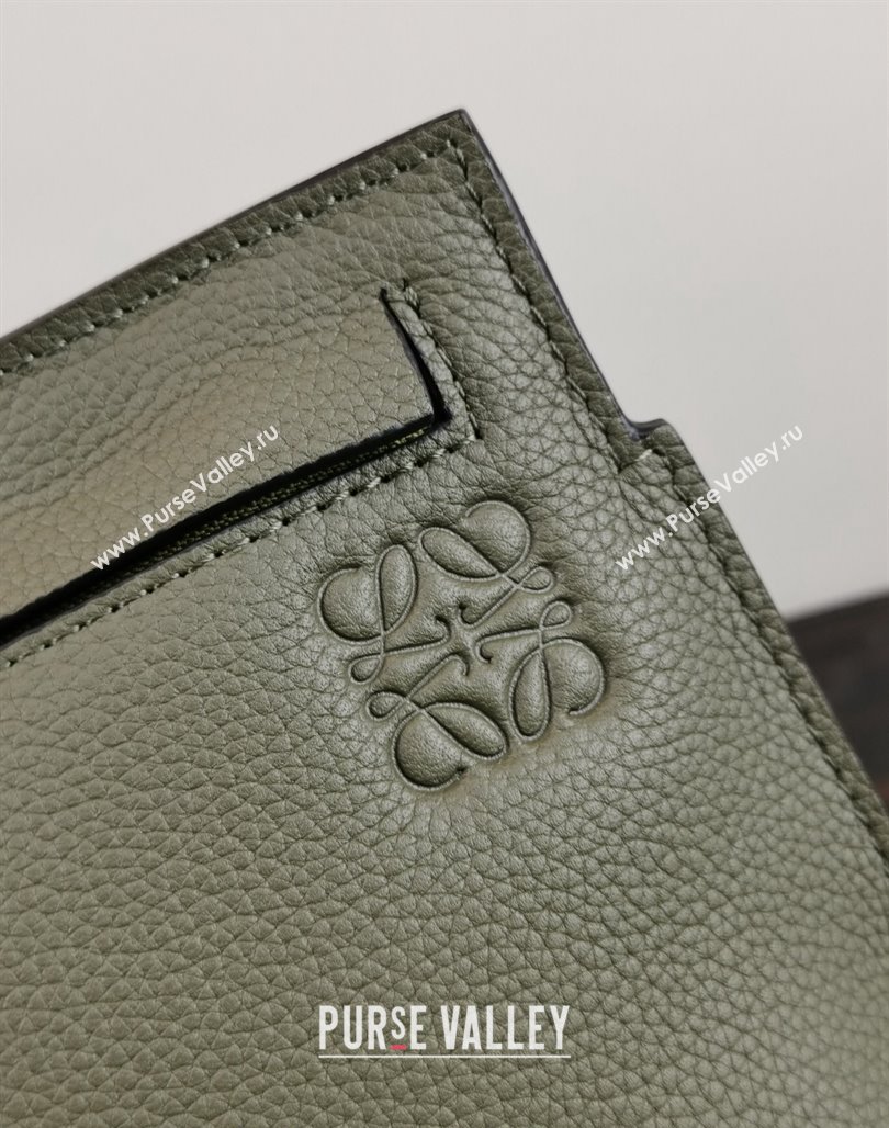 Loewe T Pouch in Grained Calfskin Green 2024 3040 (nana-240314014)