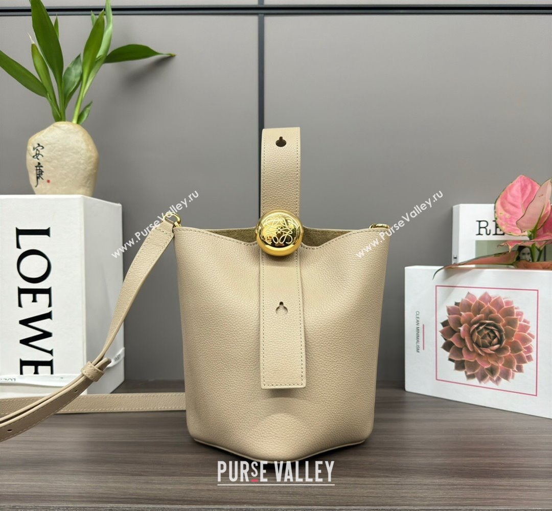 Loewe Mini Pebble Bucket bag in mellow calfskin Beige 2024 062342 (Ys-240418055)