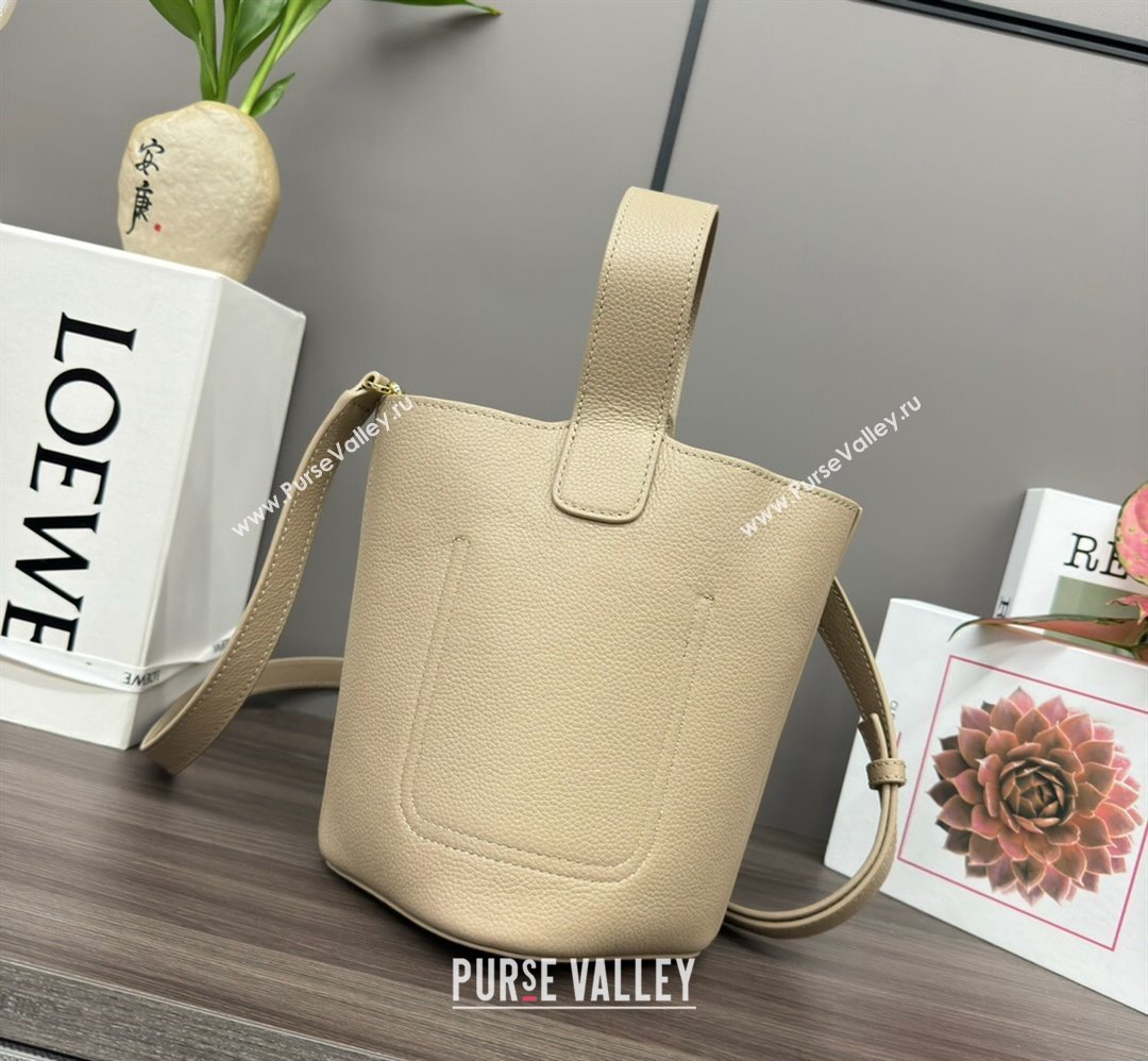 Loewe Mini Pebble Bucket bag in mellow calfskin Beige 2024 062342 (Ys-240418055)