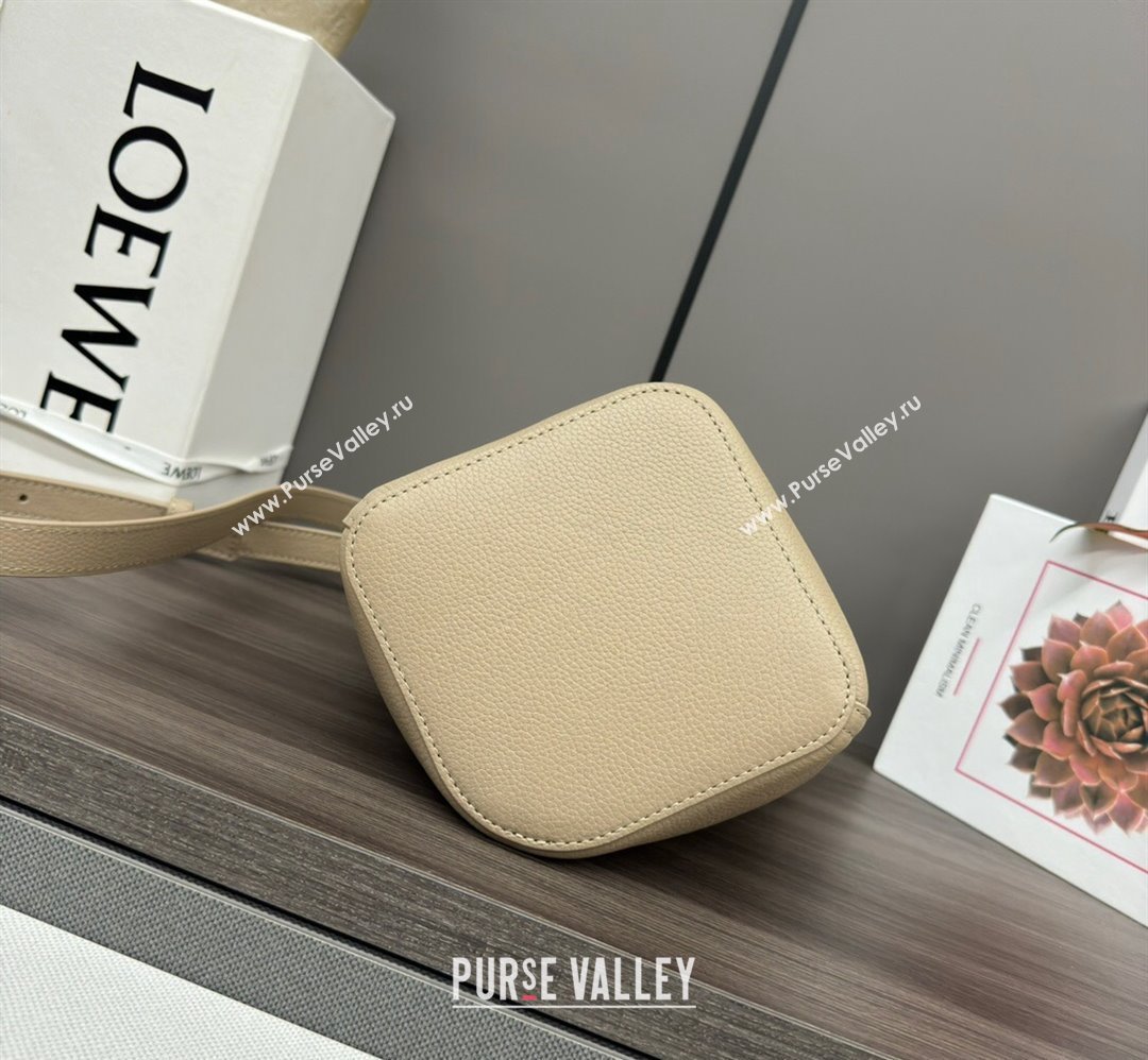 Loewe Mini Pebble Bucket bag in mellow calfskin Beige 2024 062342 (Ys-240418055)