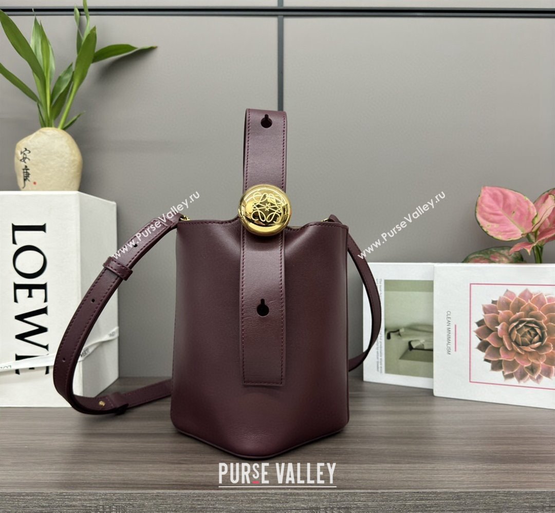 Loewe Mini Pebble Bucket bag in mellow calfskin Burgundy 2024 062342 (Ys-240418057)