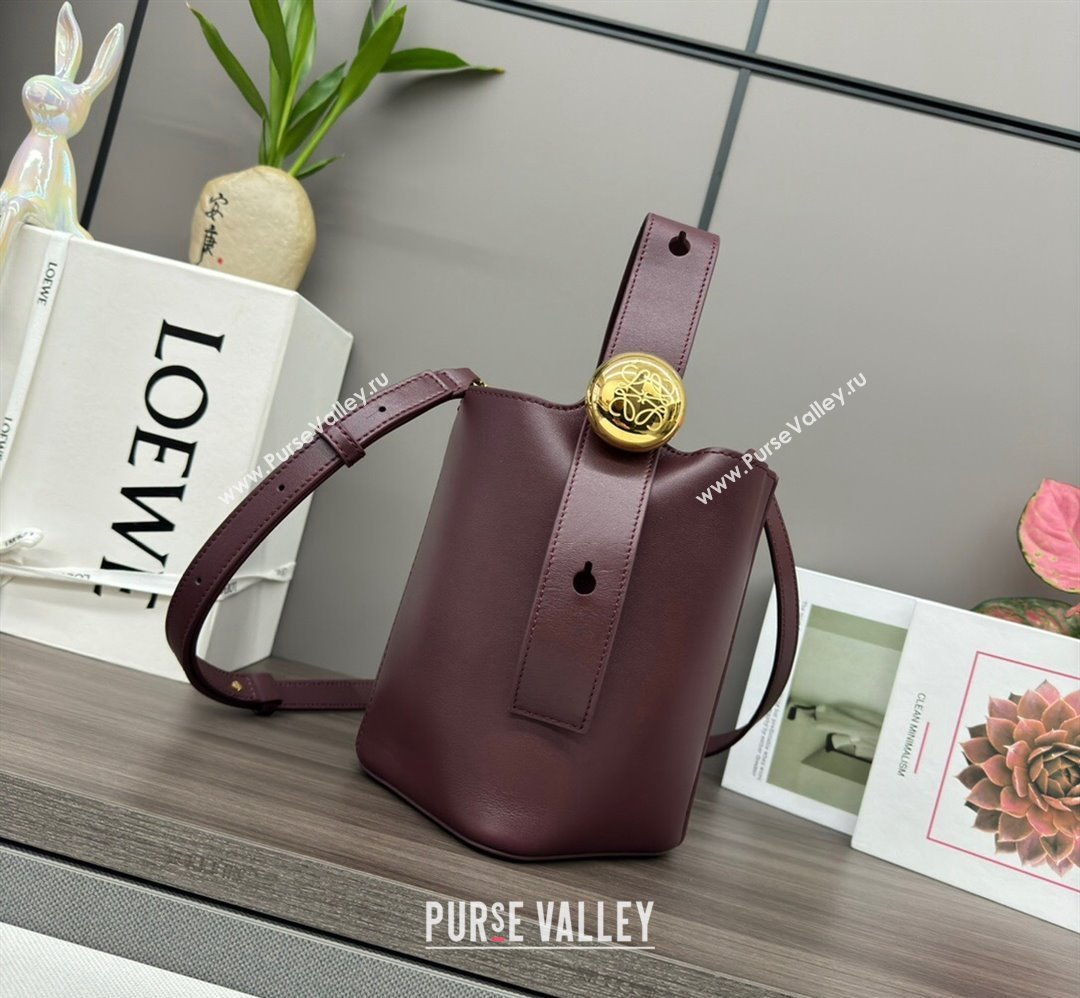Loewe Mini Pebble Bucket bag in mellow calfskin Burgundy 2024 062342 (Ys-240418057)