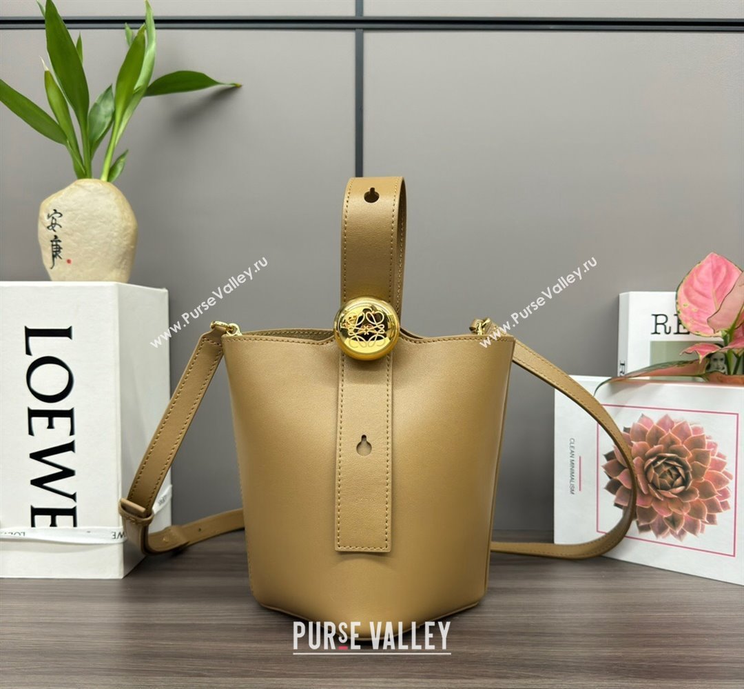 Loewe Mini Pebble Bucket bag in mellow calfskin Apricot 2024 062342 (Ys-240418060)