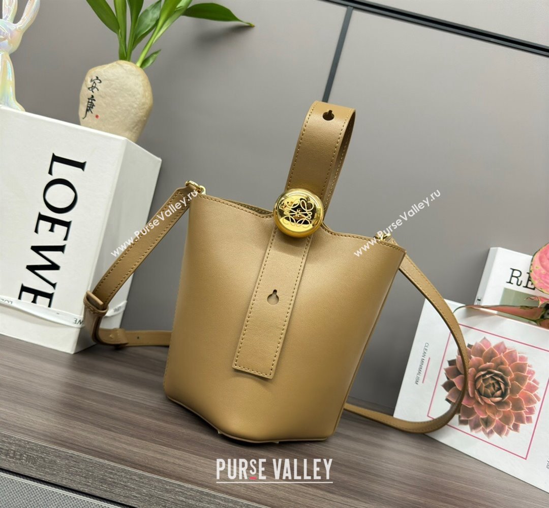 Loewe Mini Pebble Bucket bag in mellow calfskin Apricot 2024 062342 (Ys-240418060)