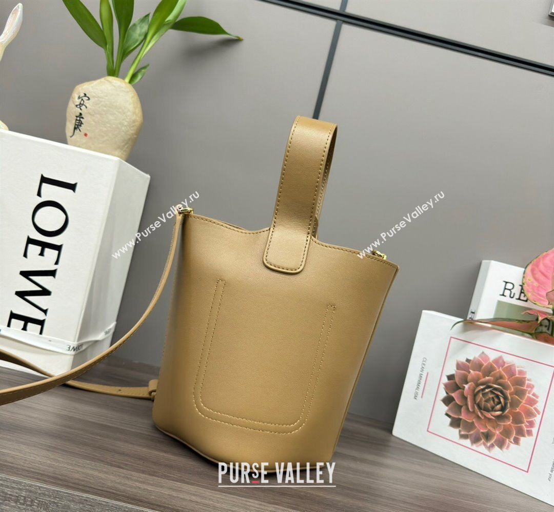 Loewe Mini Pebble Bucket bag in mellow calfskin Apricot 2024 062342 (Ys-240418060)