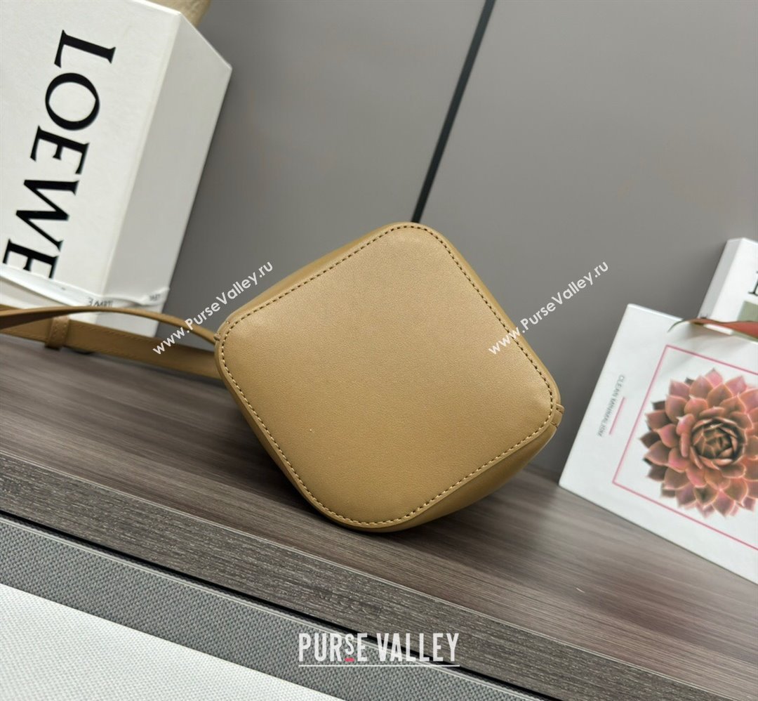 Loewe Mini Pebble Bucket bag in mellow calfskin Apricot 2024 062342 (Ys-240418060)