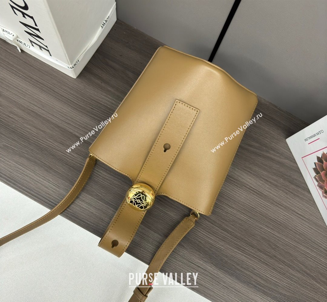 Loewe Mini Pebble Bucket bag in mellow calfskin Apricot 2024 062342 (Ys-240418060)