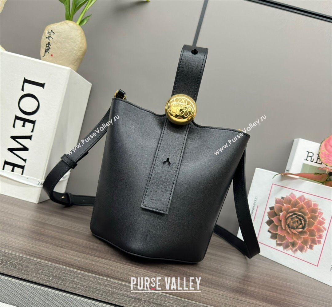 Loewe Mini Pebble Bucket bag in mellow calfskin Black 2024 062342 (Ys-240418061)