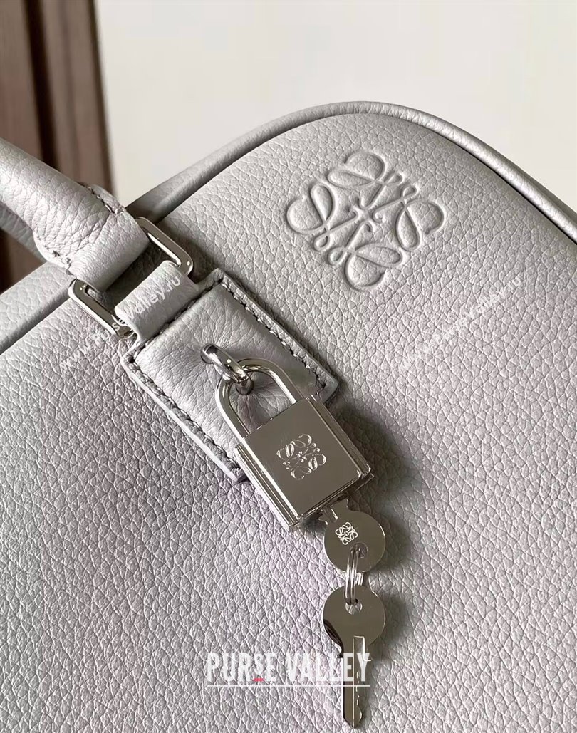 Loewe Amazona 23 Small Top Handle Bag in soft grained calfskin Light Grey 2024 (Ys-240805017)