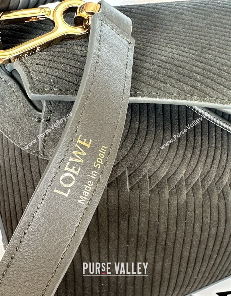 Loewe Small Puzzle bag in Embossed suede and calfskin Dark Olive Green 2025 062324 (Ys-250206070)