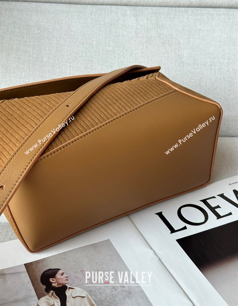 Loewe Small Puzzle bag in Embossed suede and calfskin Tobacco Brown 2025 062324 (Ys-250206071)