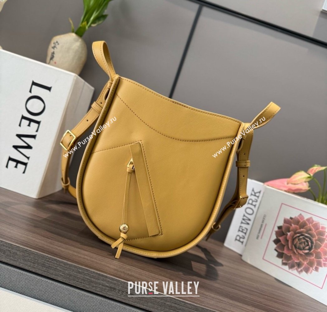 Loewe Hammock Slice bag in shiny calfskin Sahara Yellow 2025 012412 (Ys-250206065)