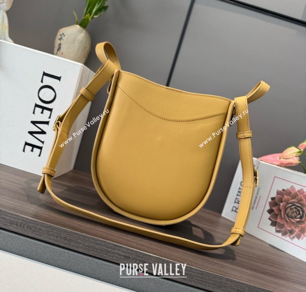 Loewe Hammock Slice bag in shiny calfskin Sahara Yellow 2025 012412 (Ys-250206065)