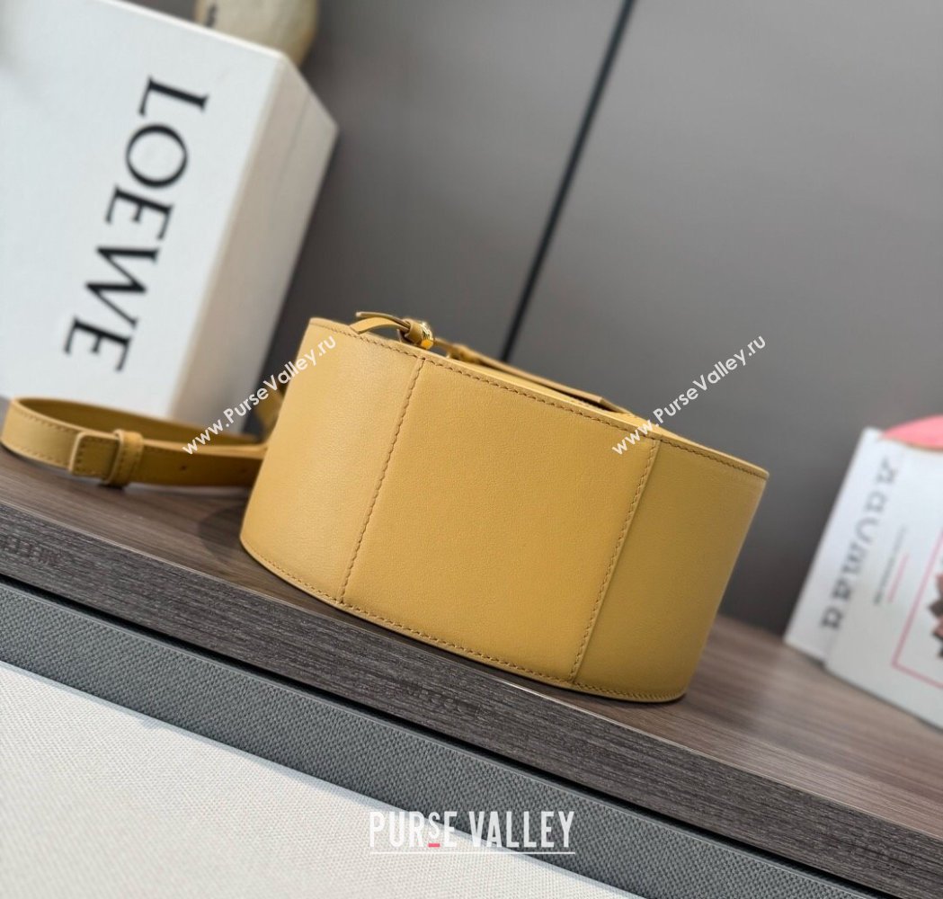 Loewe Hammock Slice bag in shiny calfskin Sahara Yellow 2025 012412 (Ys-250206065)