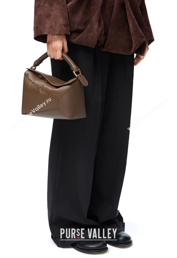 Loewe Small Puzzle bag in Embossed calfskin Winter Brown 2025 062324 (Ys-250206067)