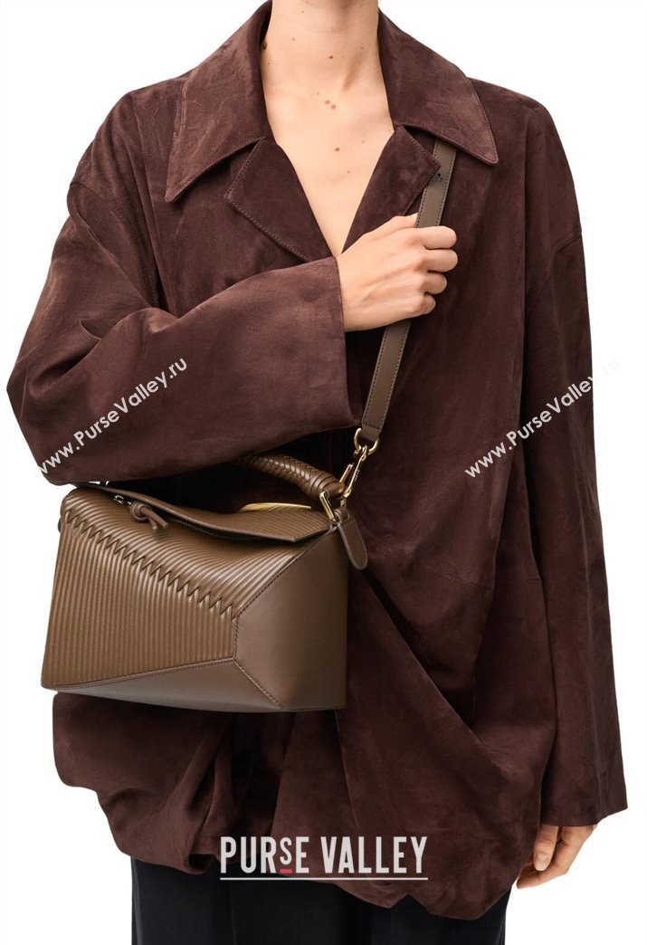 Loewe Small Puzzle bag in Embossed calfskin Winter Brown 2025 062324 (Ys-250206067)