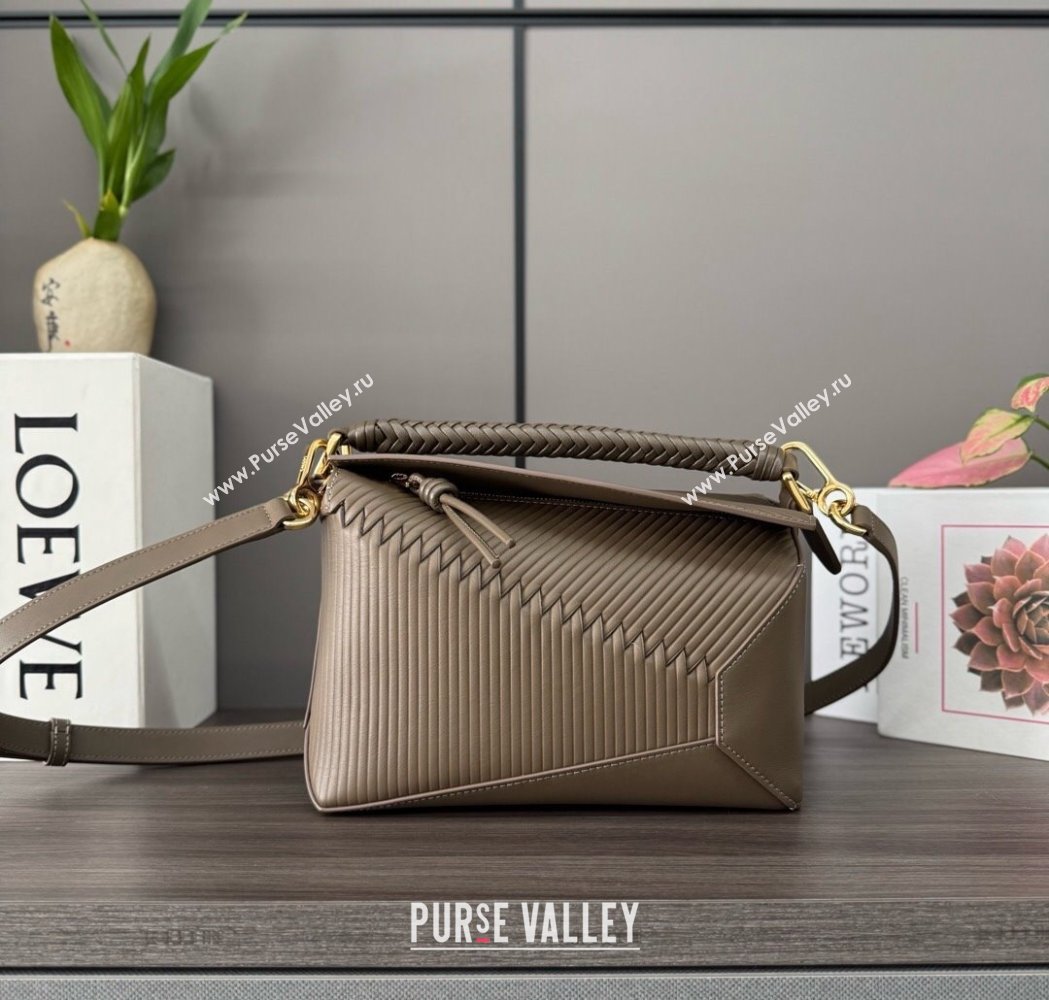 Loewe Small Puzzle bag in Embossed calfskin Winter Brown 2025 062324 (Ys-250206067)