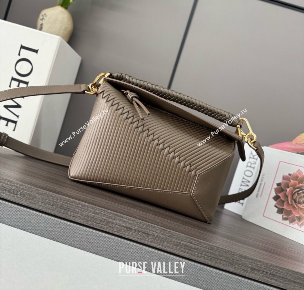Loewe Small Puzzle bag in Embossed calfskin Winter Brown 2025 062324 (Ys-250206067)
