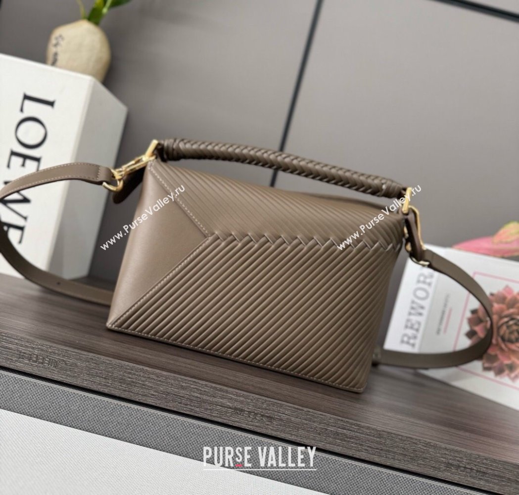Loewe Small Puzzle bag in Embossed calfskin Winter Brown 2025 062324 (Ys-250206067)