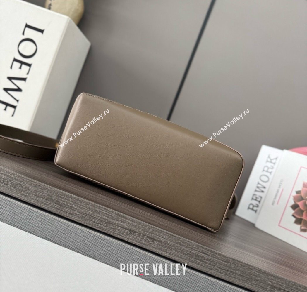 Loewe Small Puzzle bag in Embossed calfskin Winter Brown 2025 062324 (Ys-250206067)