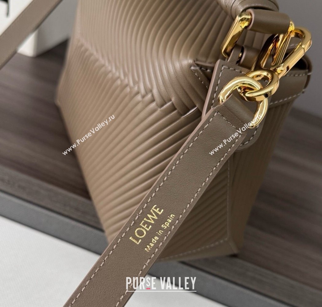 Loewe Small Puzzle bag in Embossed calfskin Winter Brown 2025 062324 (Ys-250206067)