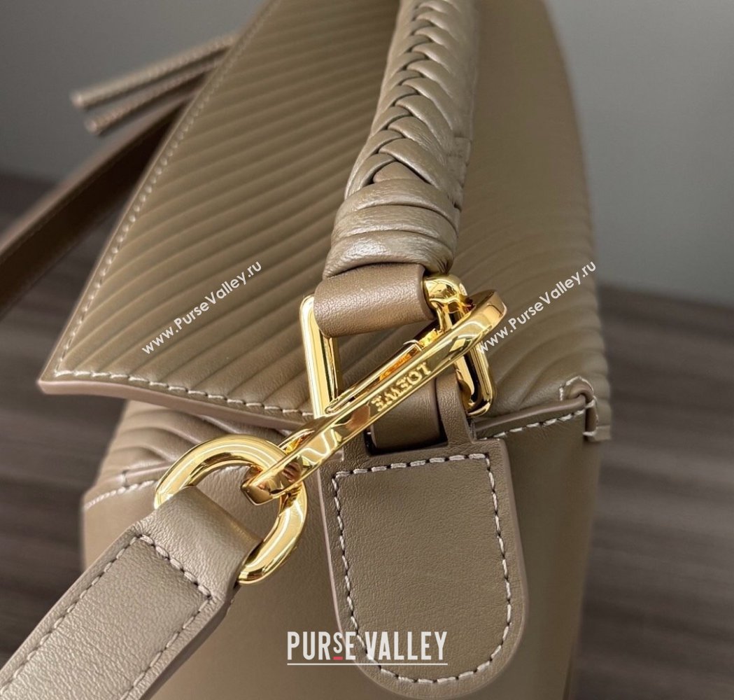 Loewe Small Puzzle bag in Embossed calfskin Winter Brown 2025 062324 (Ys-250206067)