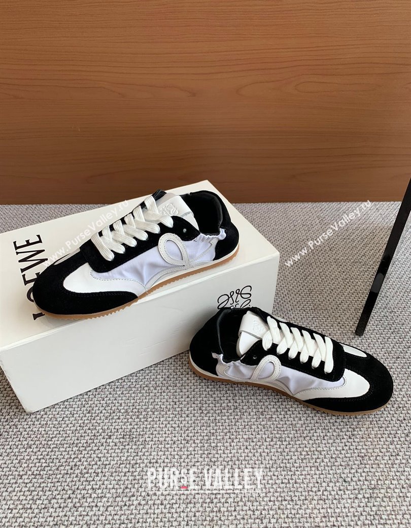 Loewe Ballet Runner 2.0 Sneakers in calfskin, nylon and suede White/Black2 2025 ( For Women and Men) (KL-250221034)