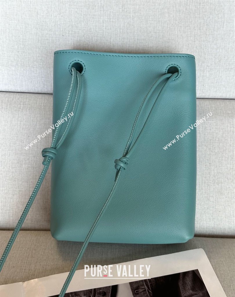 Loewe Pebble pouch Mini Bag in Smooth Calfskin Water Blue 2025 9531 (nana-250408023)