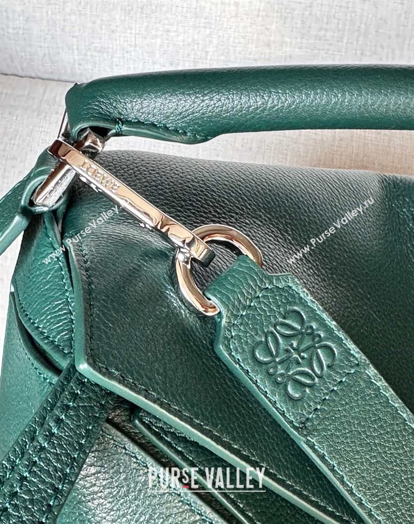 Loewe Large Puzzle Edge bag in supple grained calfskin Evergreen 2025 061606 (nana-250408042)