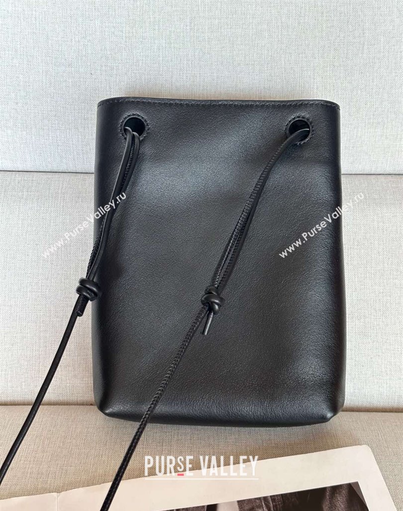 Loewe Pebble pouch Mini Bag in Smooth Calfskin Black 2025 9531 (nana-250408026)