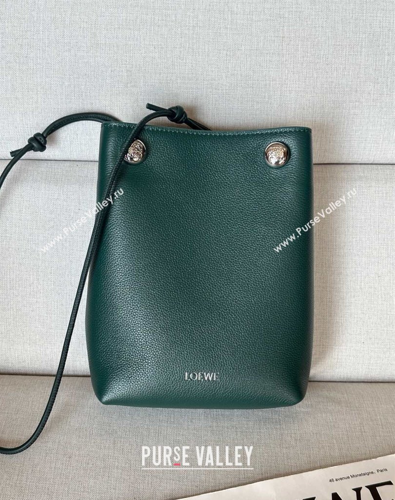 Loewe Pebble pouch Mini Bag in Grained Calfskin Evergreen 2025 9531 (nana-250408028)